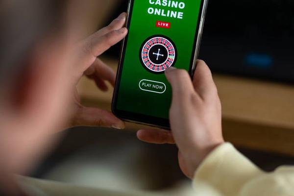 Evaluating Platform Reliability Across game casino trực tuyến Services